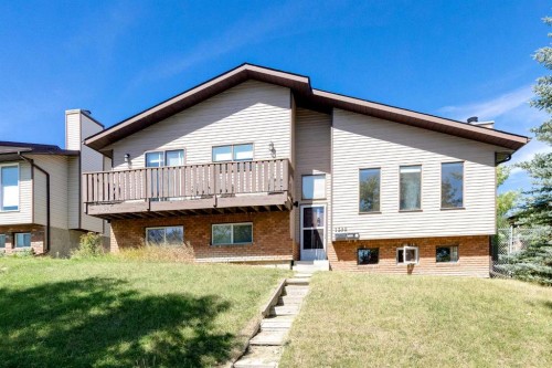 1230 Berkley Drive Nw, Calgary, AB 