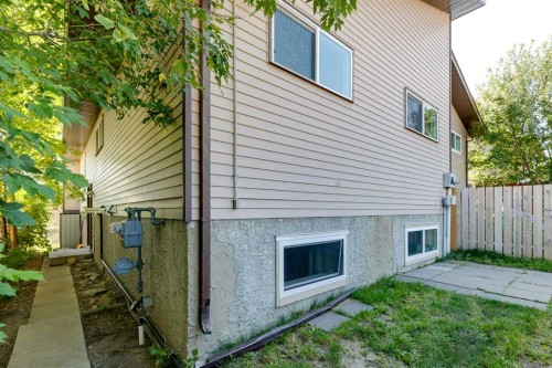 1230 Berkley Drive Nw, Calgary, AB 