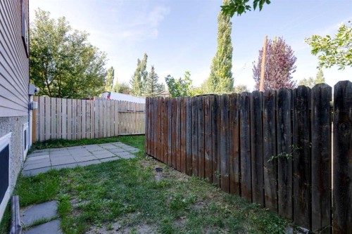 1230 Berkley Drive Nw, Calgary, AB 
