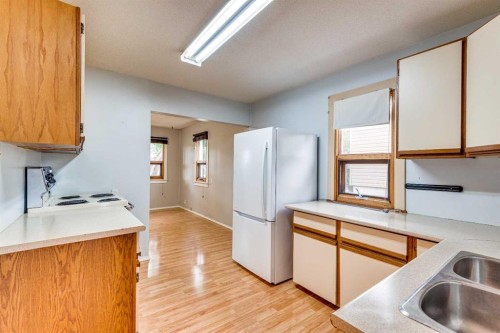 215 2 Avenue Ne, Three Hills, AB 