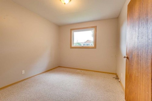 215 2 Avenue Ne, Three Hills, AB 