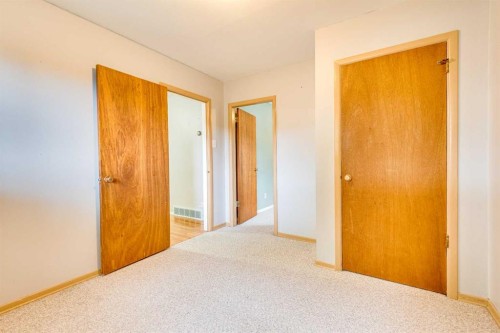 215 2 Avenue Ne, Three Hills, AB 