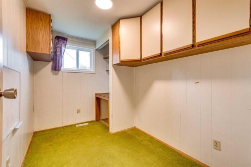 215 2 Avenue Ne, Three Hills, AB 
