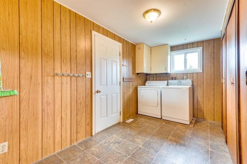 215 2 Avenue Ne, Three Hills, AB 