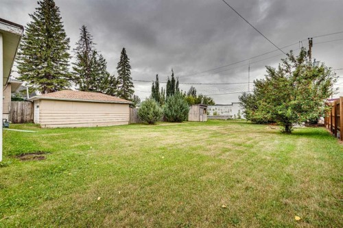 215 2 Avenue Ne, Three Hills, AB 
