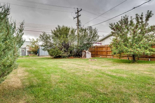 215 2 Avenue Ne, Three Hills, AB 