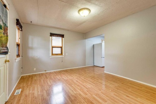 215 2 Avenue Ne, Three Hills, AB 
