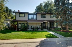 128 Chinook Drive SW Calgary, AB T2V 2P9