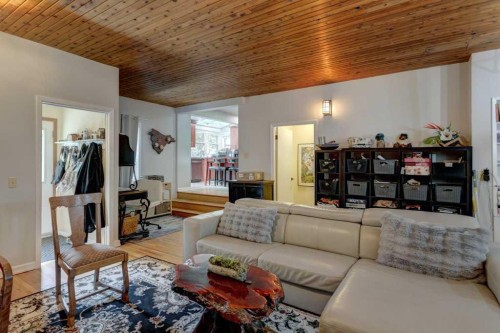128 Chinook Drive Sw, Calgary, AB 