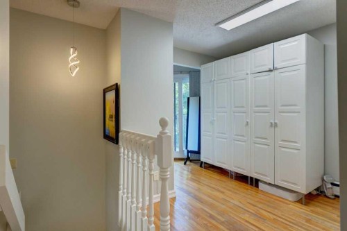 128 Chinook Drive Sw, Calgary, AB 