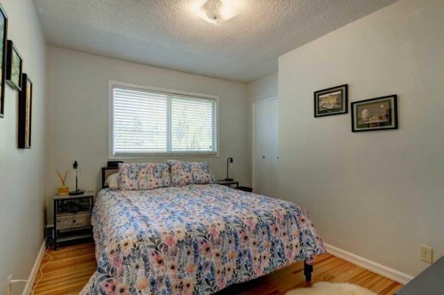 128 Chinook Drive Sw, Calgary, AB 