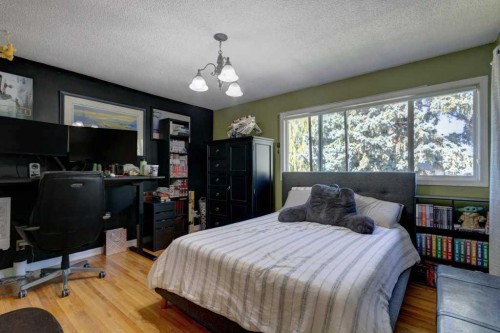 128 Chinook Drive Sw, Calgary, AB 