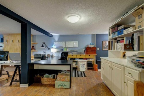 128 Chinook Drive Sw, Calgary, AB 
