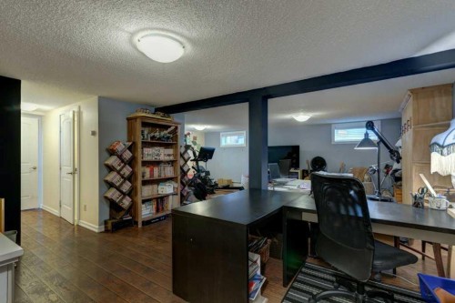 128 Chinook Drive Sw, Calgary, AB 