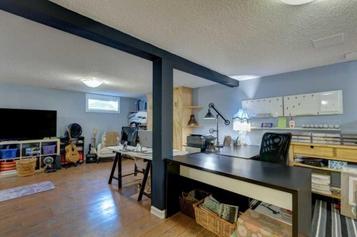 128 Chinook Drive Sw, Calgary, AB 