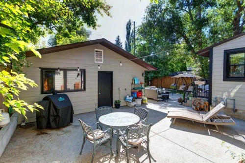128 Chinook Drive Sw, Calgary, AB 
