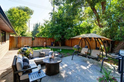 128 Chinook Drive Sw, Calgary, AB 
