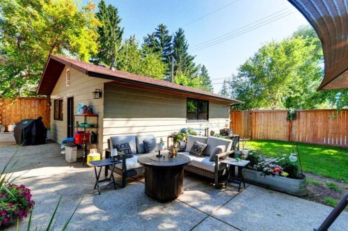 128 Chinook Drive Sw, Calgary, AB 