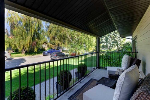 128 Chinook Drive Sw, Calgary, AB 