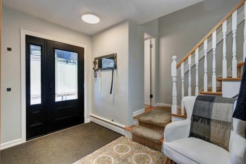 128 Chinook Drive Sw, Calgary, AB 