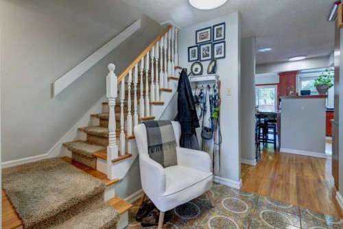 128 Chinook Drive Sw, Calgary, AB 