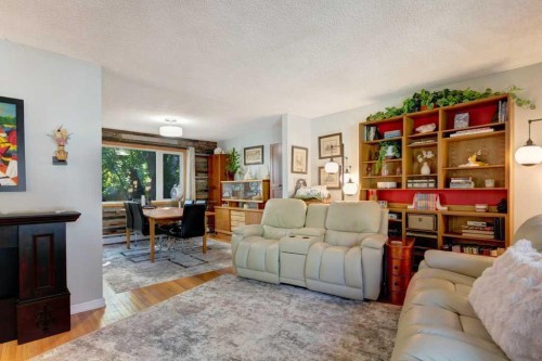 128 Chinook Drive Sw, Calgary, AB 