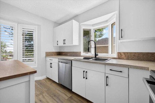 32 Patina Park Sw, Calgary, AB 