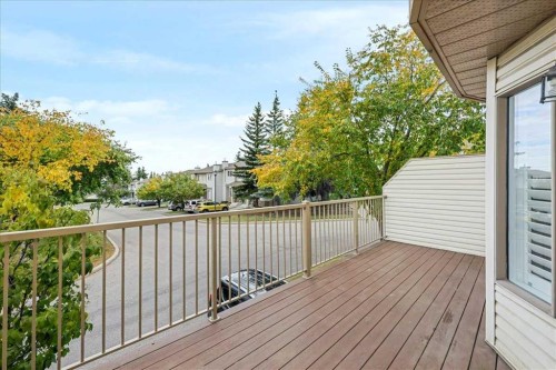 32 Patina Park Sw, Calgary, AB 