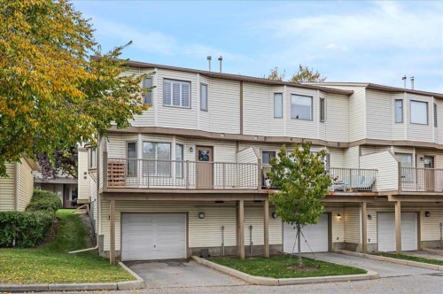 32 Patina Park Sw, Calgary, AB 