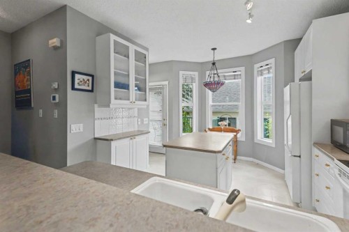 46 Prestwick Gardens Se, Calgary, AB 