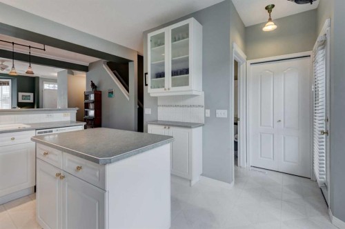 46 Prestwick Gardens Se, Calgary, AB 