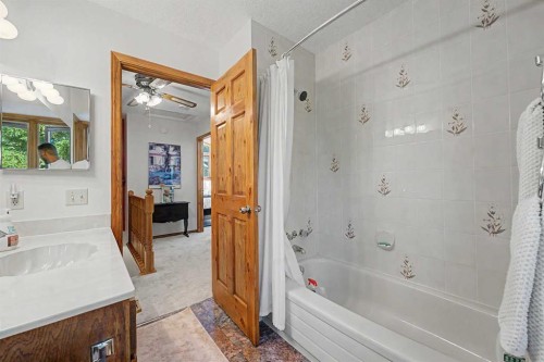 75 Deerbrook Road Se, Calgary, AB - Indoor Photo Showing Bathroom