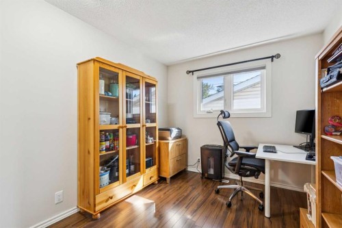 144 Dovercliffe Way Se, Calgary, AB 