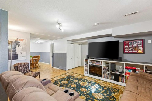 144 Dovercliffe Way Se, Calgary, AB 