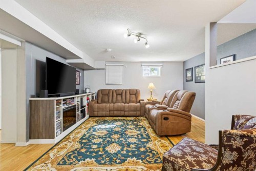 144 Dovercliffe Way Se, Calgary, AB 