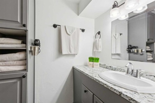 144 Dovercliffe Way Se, Calgary, AB 