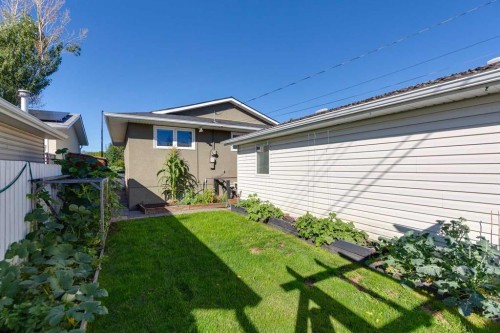 144 Dovercliffe Way Se, Calgary, AB 