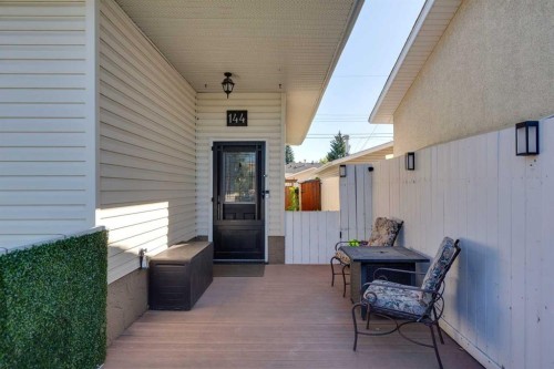 144 Dovercliffe Way Se, Calgary, AB 