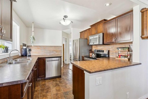 144 Dovercliffe Way Se, Calgary, AB 