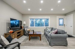471 Northmount Drive NW Calgary, AB T2K 3J1