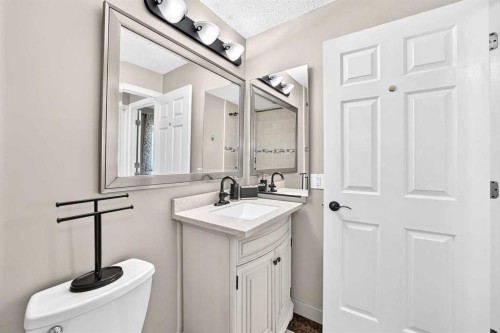 25-448 Strathcona Drive Sw, Calgary, AB 