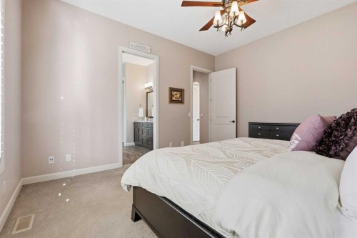 37 Cranbrook Heights Se, Calgary, AB 