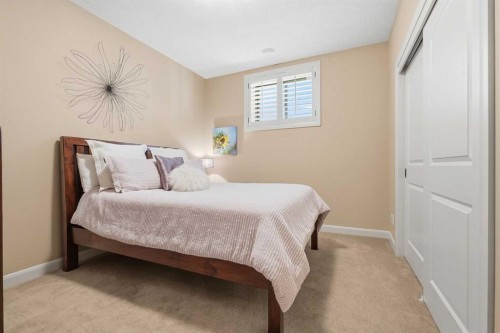 37 Cranbrook Heights Se, Calgary, AB 