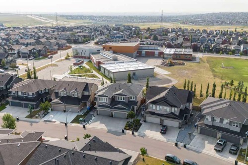 212 Evansglen Close Nw, Calgary, AB 