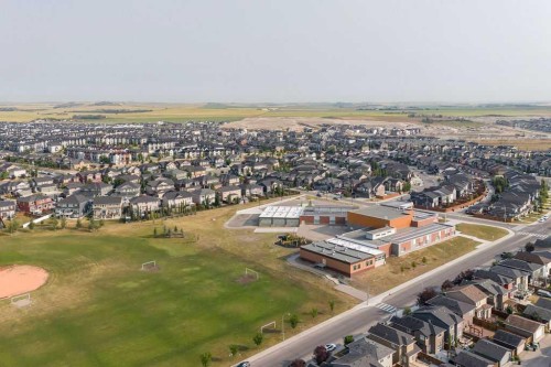 212 Evansglen Close Nw, Calgary, AB 