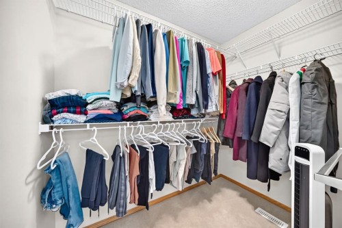 234 Somerglen Way Sw, Calgary, AB 