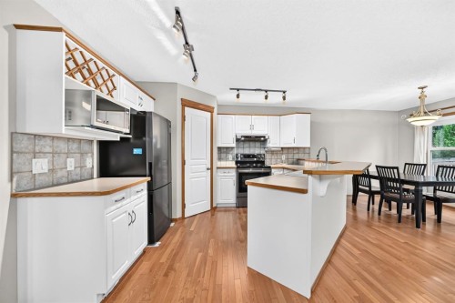 234 Somerglen Way Sw, Calgary, AB 
