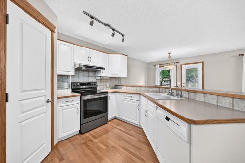 234 Somerglen Way Sw, Calgary, AB 