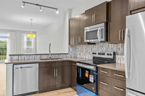 505 Ascot Circle Sw, Calgary, AB 