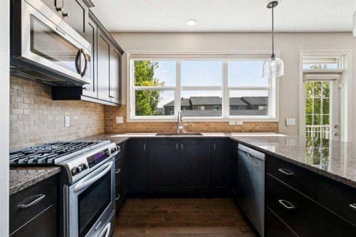 33 Sundown Grove, Cochrane, AB 